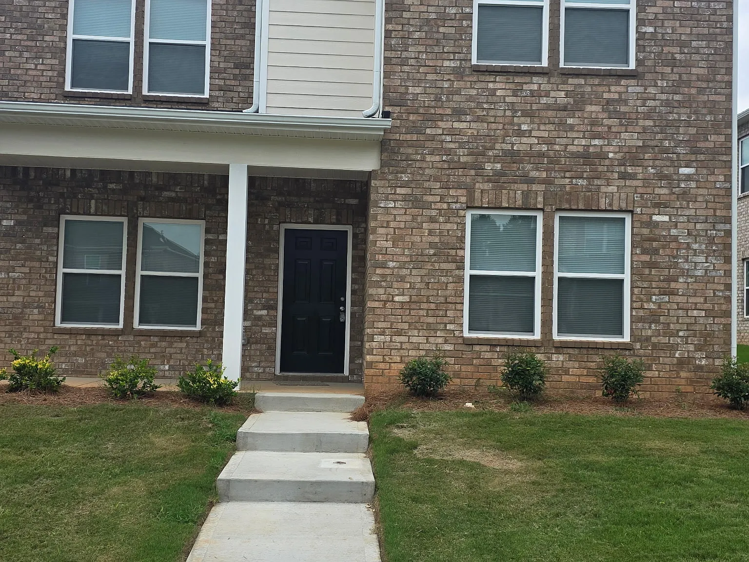 5 bed, 2685 sqft, $2,800 — Photo 2