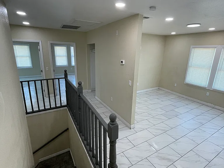 1015 Collins Ave #B — Photo 6