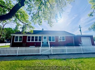 1904 W 1st St, Grand Island, NE 68803