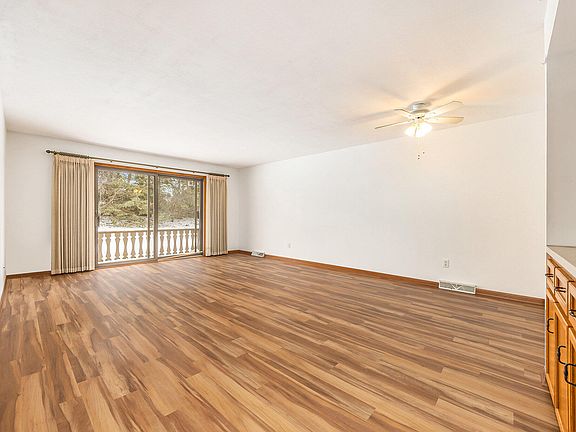 5th image of 2136 Cranbrook Dr NE