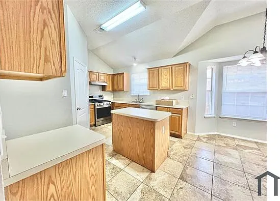 2210 Green Mere Dr — Photo 6