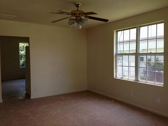 3rd image of 1423 Maple Ave