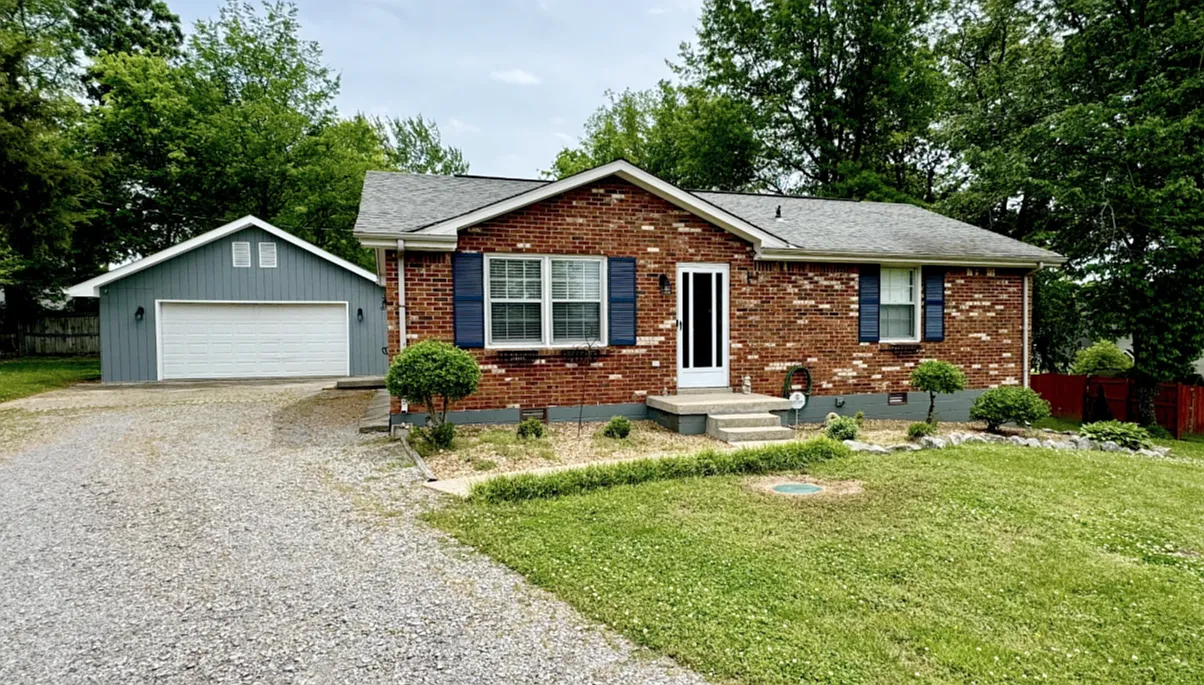 2 bed, 1.0 bath, 1000 sqft, $1,700 — Photo 1