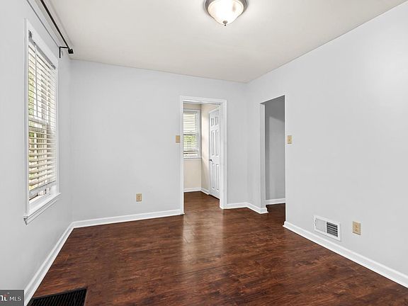 5th image of 298 Harper Ave