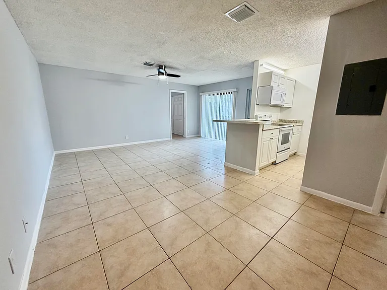 30 Crossings Cir #A — Photo 4