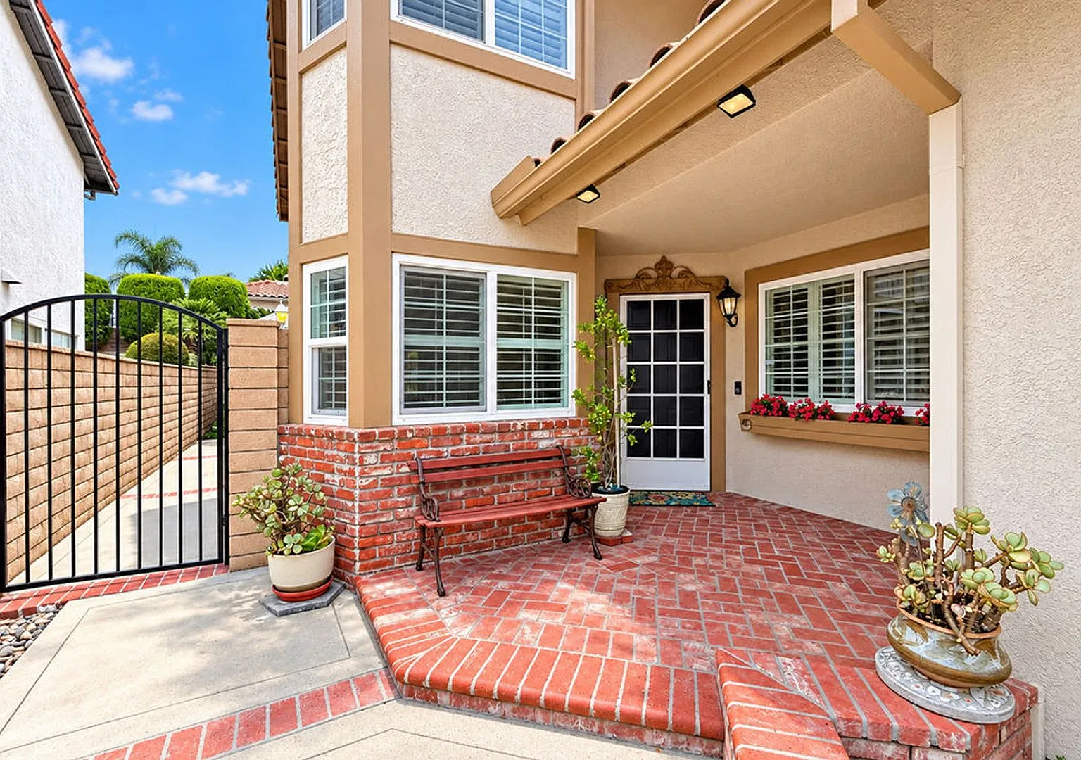 Spacious 4-Bedroom Laguna Niguel Home Near Parks and Top Shopping — Photo 2