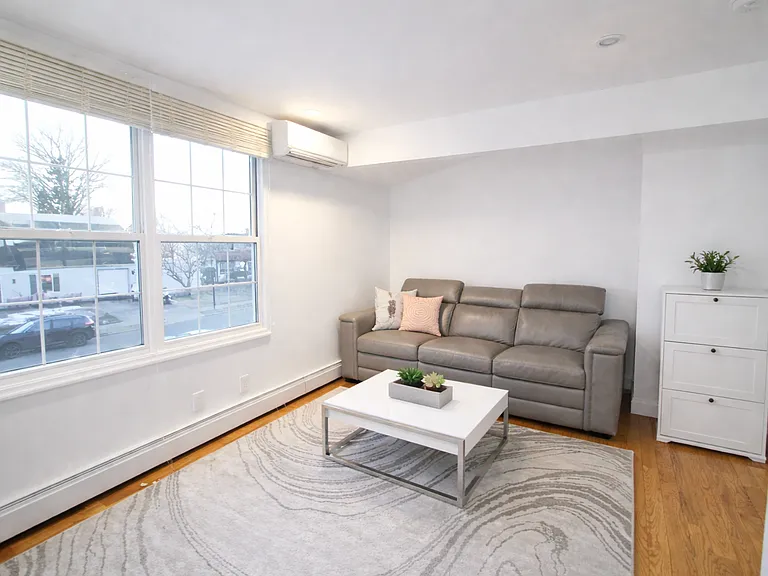 27 Hill Ln #B — Photo 2