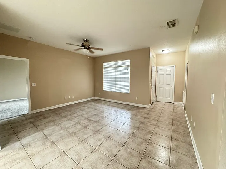 818 Hilly Bend Dr — Photo 7