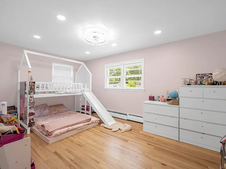 831 Prospect St — Photo 13