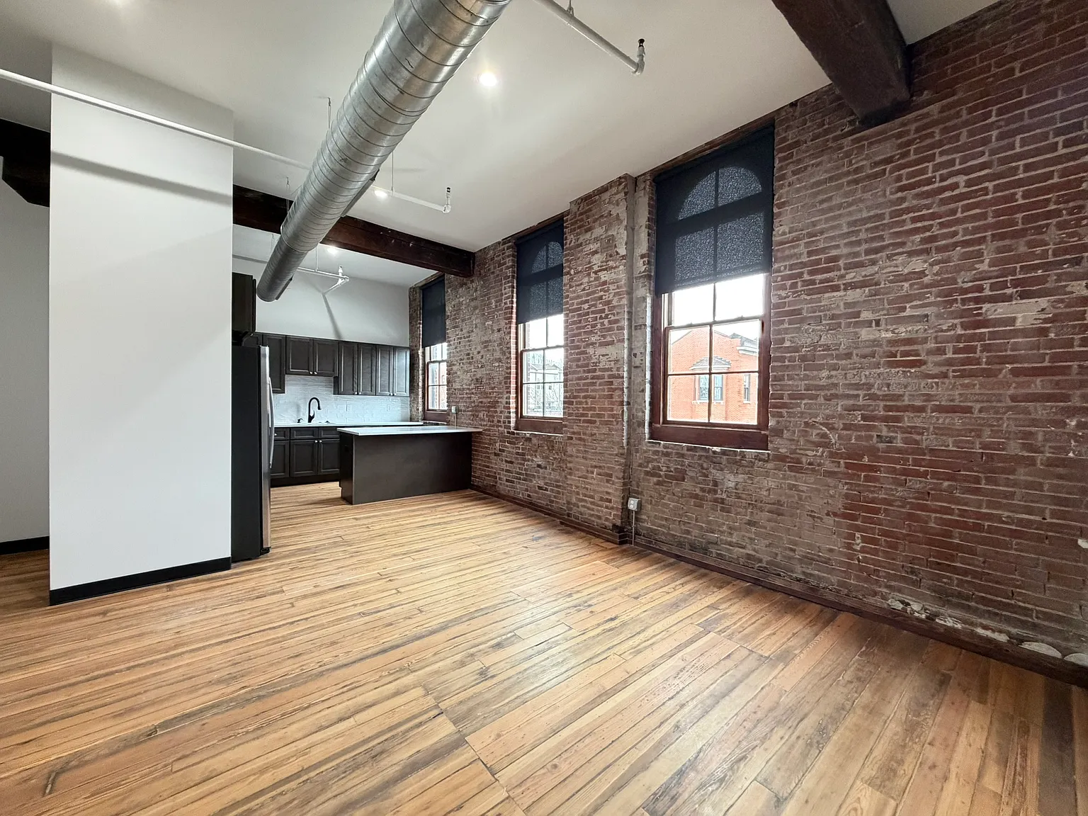 2 bed, 943 sqft, $2,000 — Photo 3