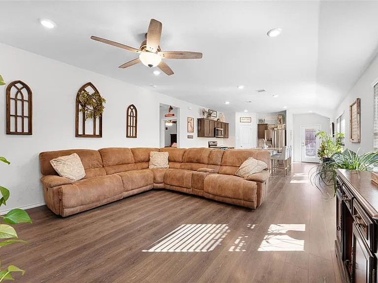 2104 Puma St — Photo 1