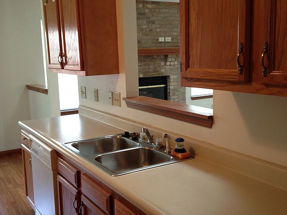 4th image of 812 Braxton Dr N