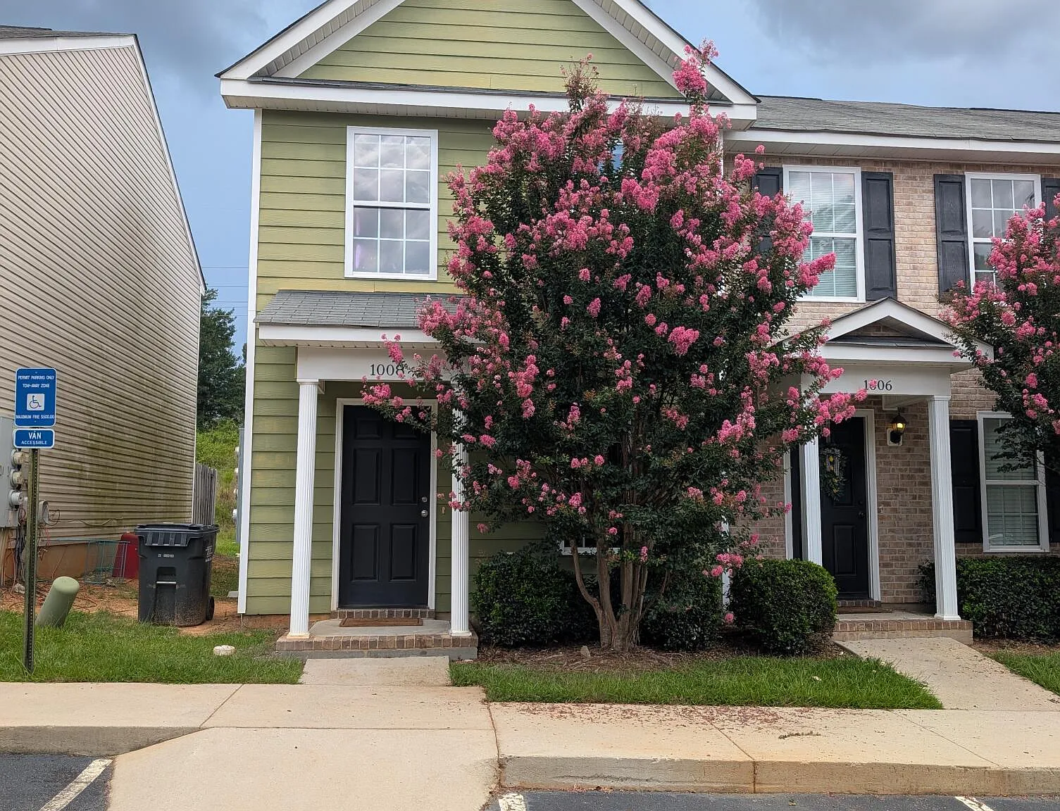2 bed, 2.5 bath, $1,300 — Photo 1
