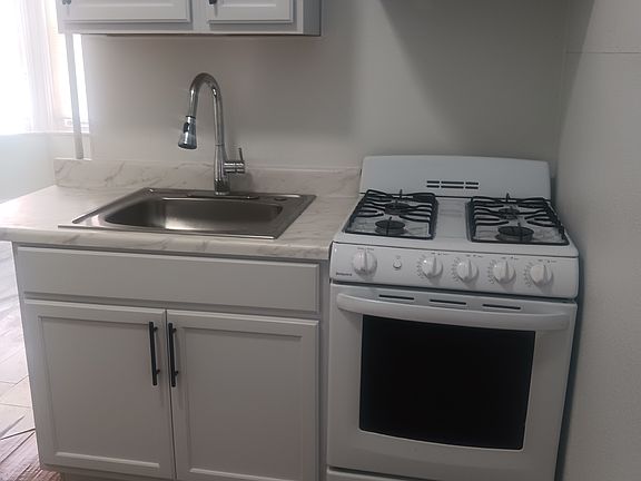 5th image of 1247 W Westmoreland St #2R