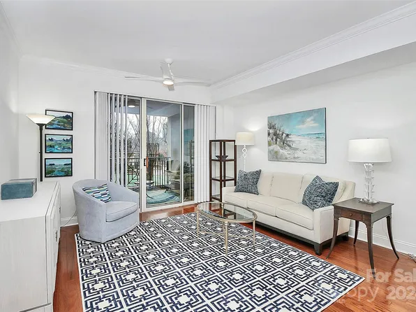300 W 5th St APT 226, Charlotte, NC 28202