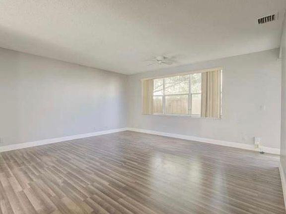 5th image of 13820 NE 3rd Ct APT 208