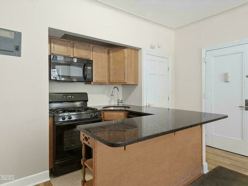 2nd image of 1436 Lexington Ave APT 4C