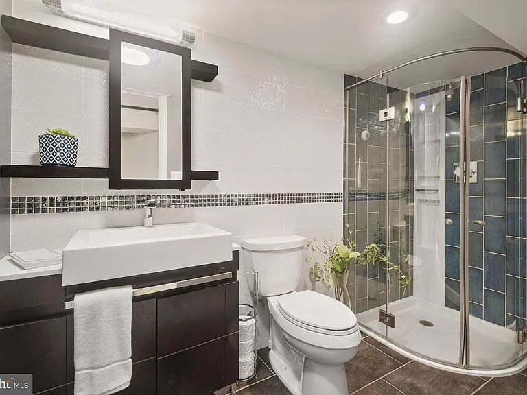 205 W Cameron Rd — Photo 17