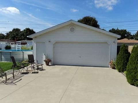 4th image of 32453 Gloede Dr