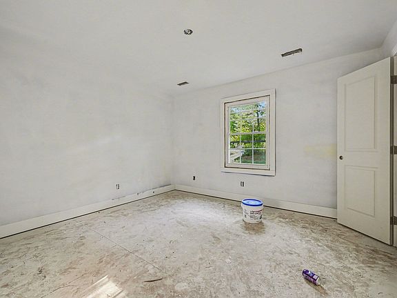 4th image of 8700 Cliff Top Ct