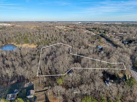 3rd image of 831 Neighborhood Rd