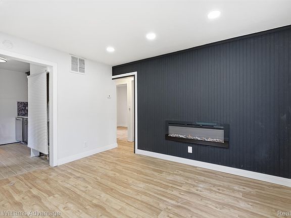4th image of 3060 Minerva St
