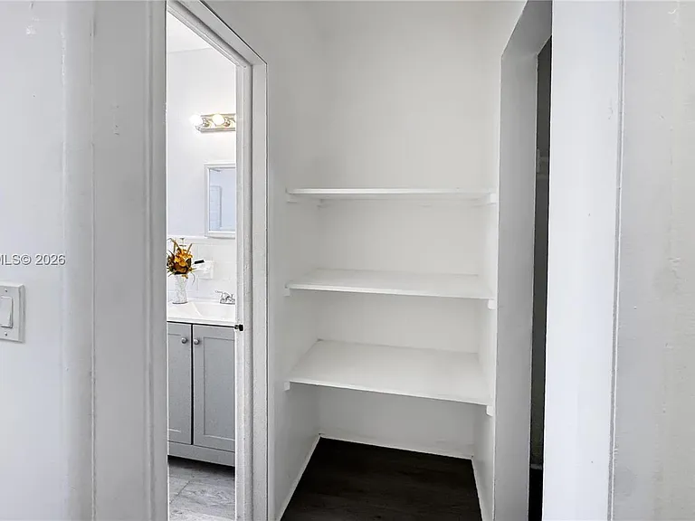 7717 Byron Ave #9 — Photo 14