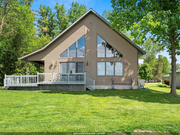 N6298 Cattau Beach Dr, Shawano, WI 54166