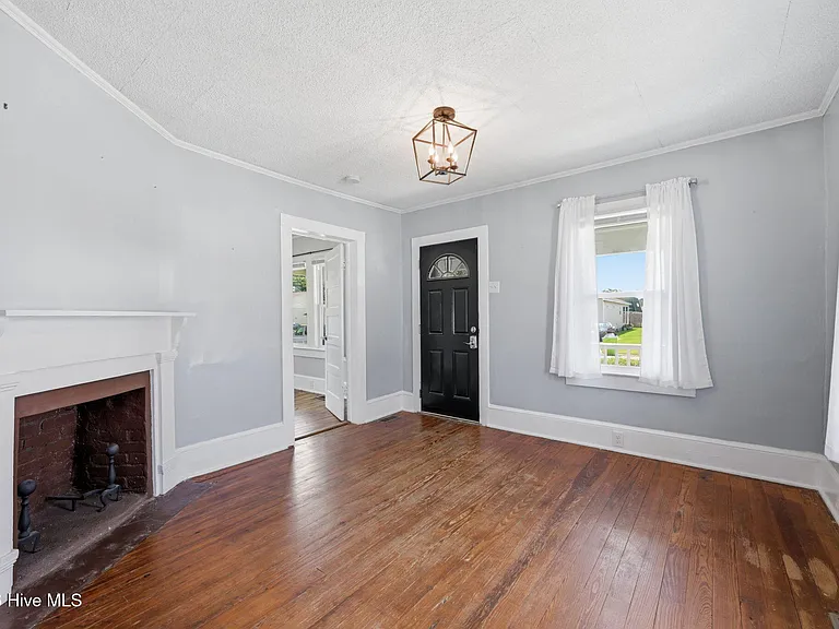 1304 Stallings Pkwy — Photo 3