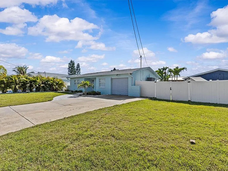 310 Westwinds Dr — Photo 5