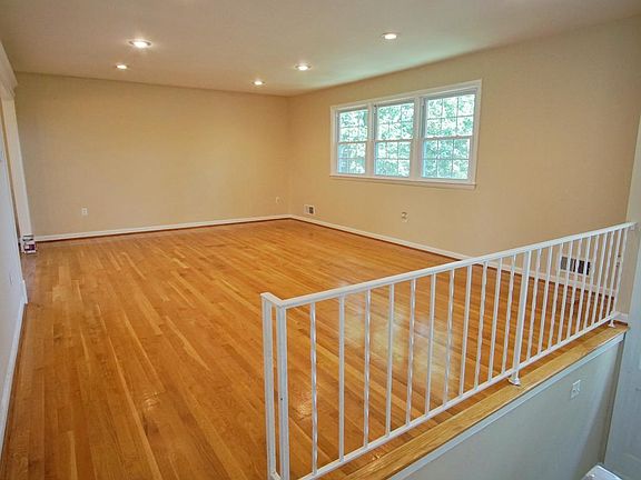 3rd image of 7107 Marbury Ct