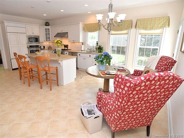 1st image of 305 Hemlock Dr