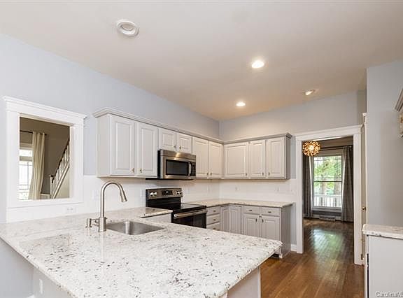 3rd image of 7808 Spanish Oaks Dr