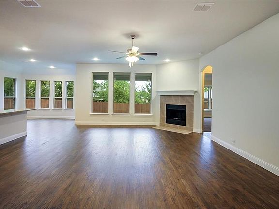 3rd image of 3510 Sequoia Ln