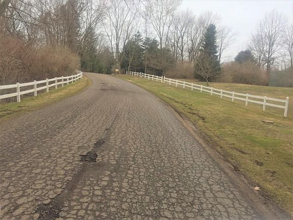 3rd image of 12 Midway Dr