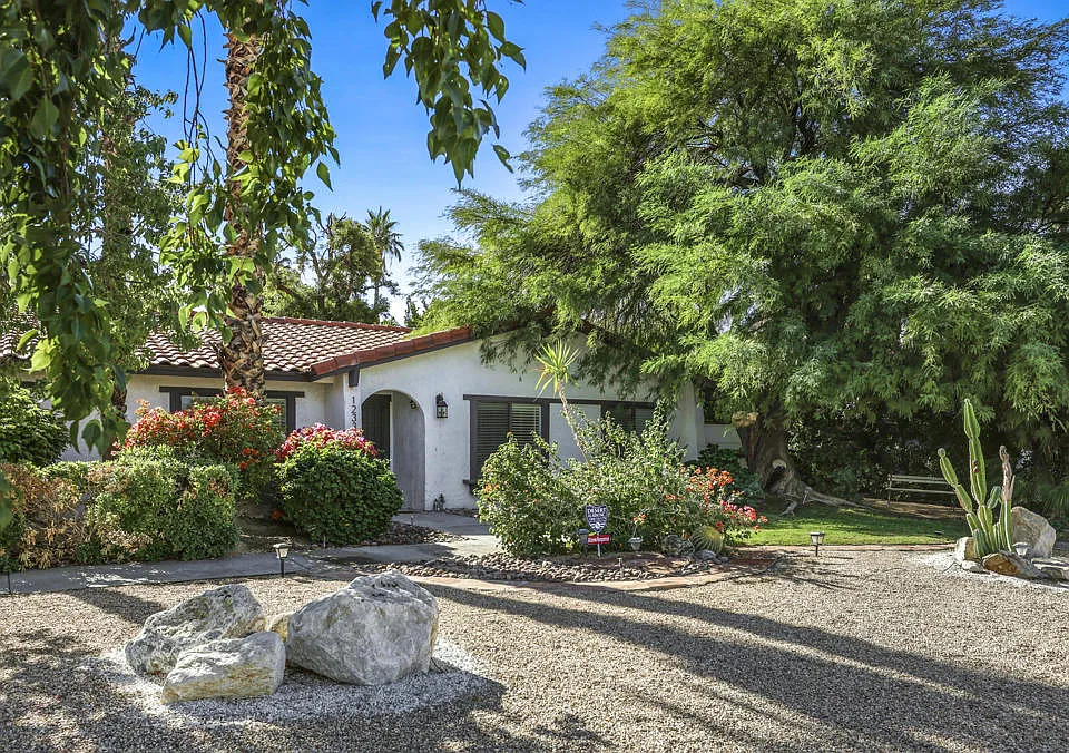 1233 E Via Escuela
