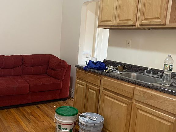 4th image of 2426 Matthews Ave #A