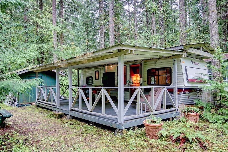 2nd image of 123 1 Jasper Trail