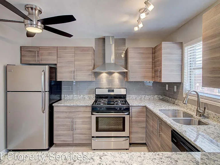 950 Saint Charles Ave NE #8 — Photo 1