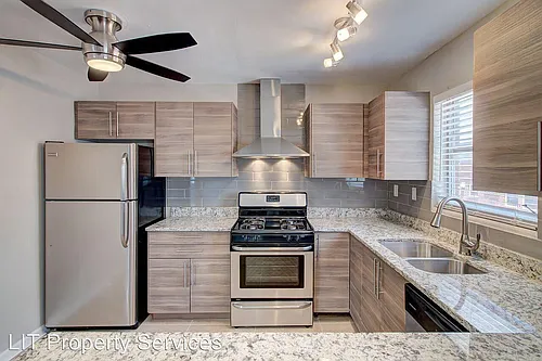 950 Saint Charles Ave NE #8 Photo 1