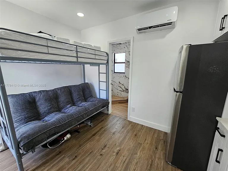 1946 Pierce St #6 — Photo 23