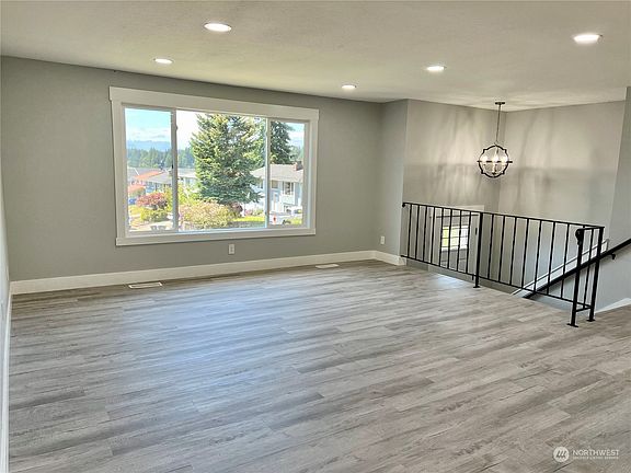 4th image of 1526 Almira Court