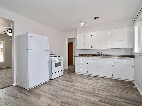 3rd image of 1307 N Gladeview Dr