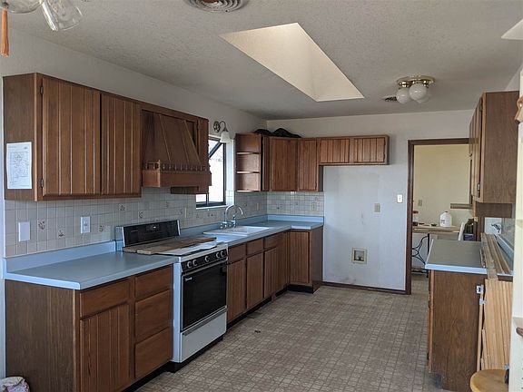 5th image of 25 Lakeview Dr