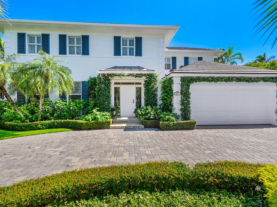 1st image of 221 Queens Ln