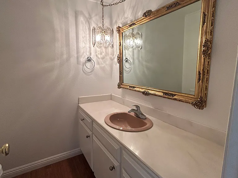 Downstairs 1/2 bath