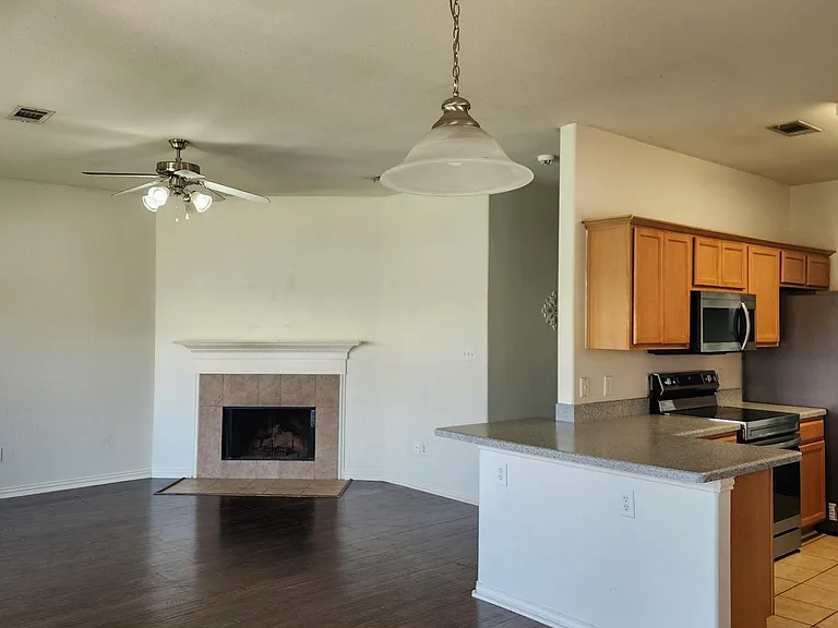 515 Creekside Dr — Photo 4