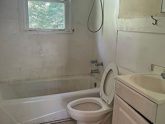 4th image of 224 S Hampton Dr #S