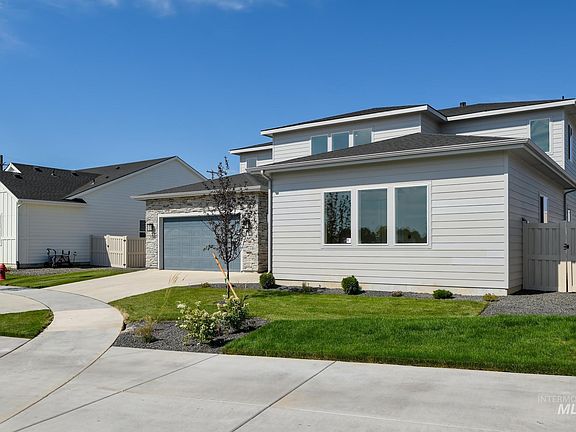 3rd image of 1402 W Grassland Ct