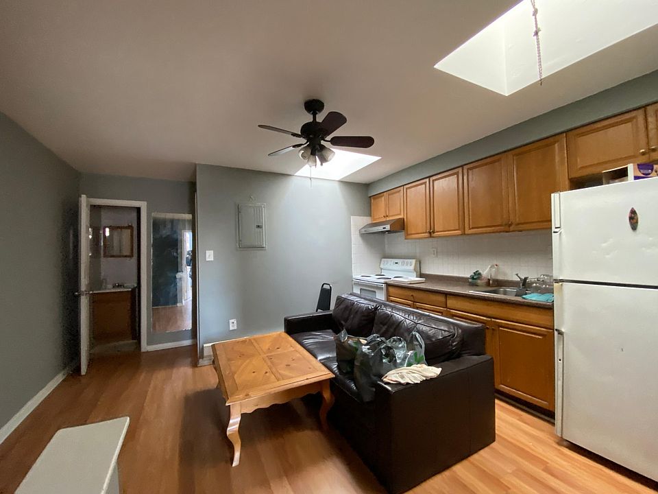 1st image of 1431 W Passyunk Ave Floor 2